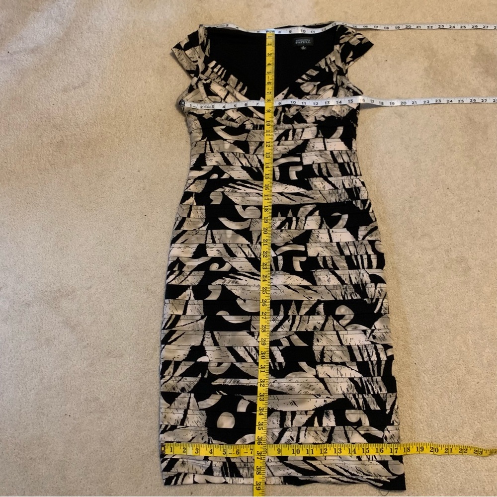 Adrianna Papell Dress Womens Size 8 Cream Print Bandage Bodycon V-Neck Cocktail - Picture 2 of 9